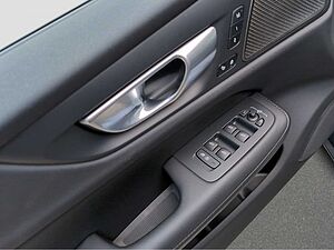 Volvo  +B4+GT+Lenkradhzg+AHKsemi+360°Kam+Voll-LED+++