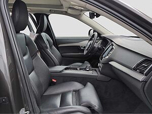 Volvo  +B5+AWD+Mild-Hybrid+Diesel+Ultimate+Dark+7-S