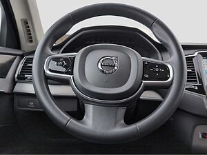Volvo  +B5+AWD+Mild-Hybrid+Diesel+Ultimate+Dark+7-S