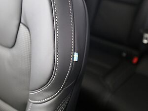 Volvo  +B5+AWD+AHKsemi+Panorama+360°Kam+Head-up+PDC