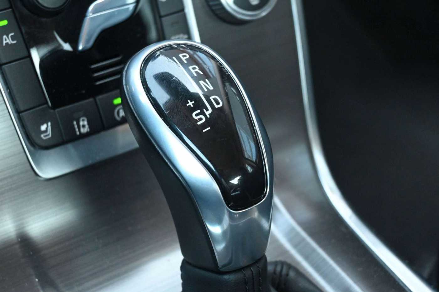 Volvo  **Mietkauf**S80 D4 Mom*AT*ACC*NAV*SITHZ*PANO*XEN