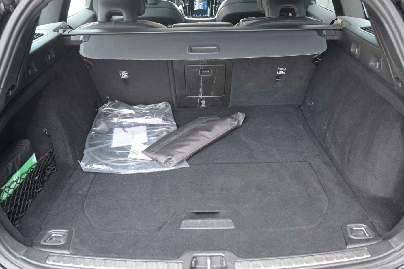 Volvo  Recharge T8 AWD R-Design*PANO*360°*H&K