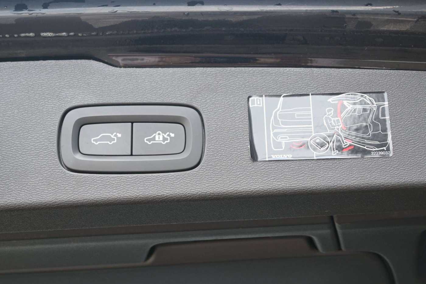 Volvo  Recharge T8 AWD R-Design*PANO*360°*H&K