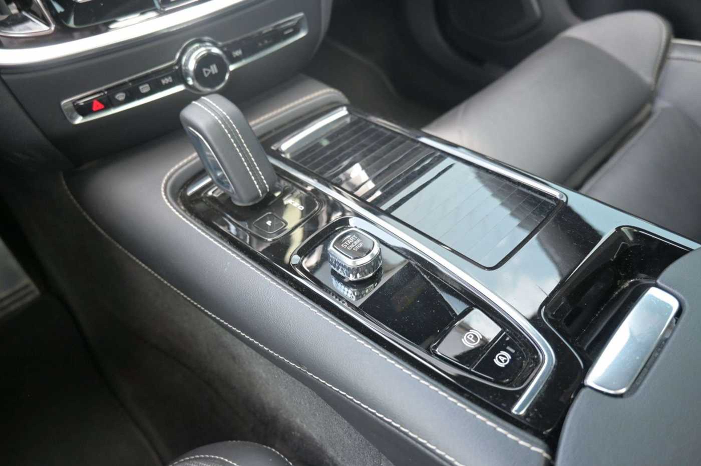 Volvo  Recharge T8 AWD R-Design*PANO*360°*H&K