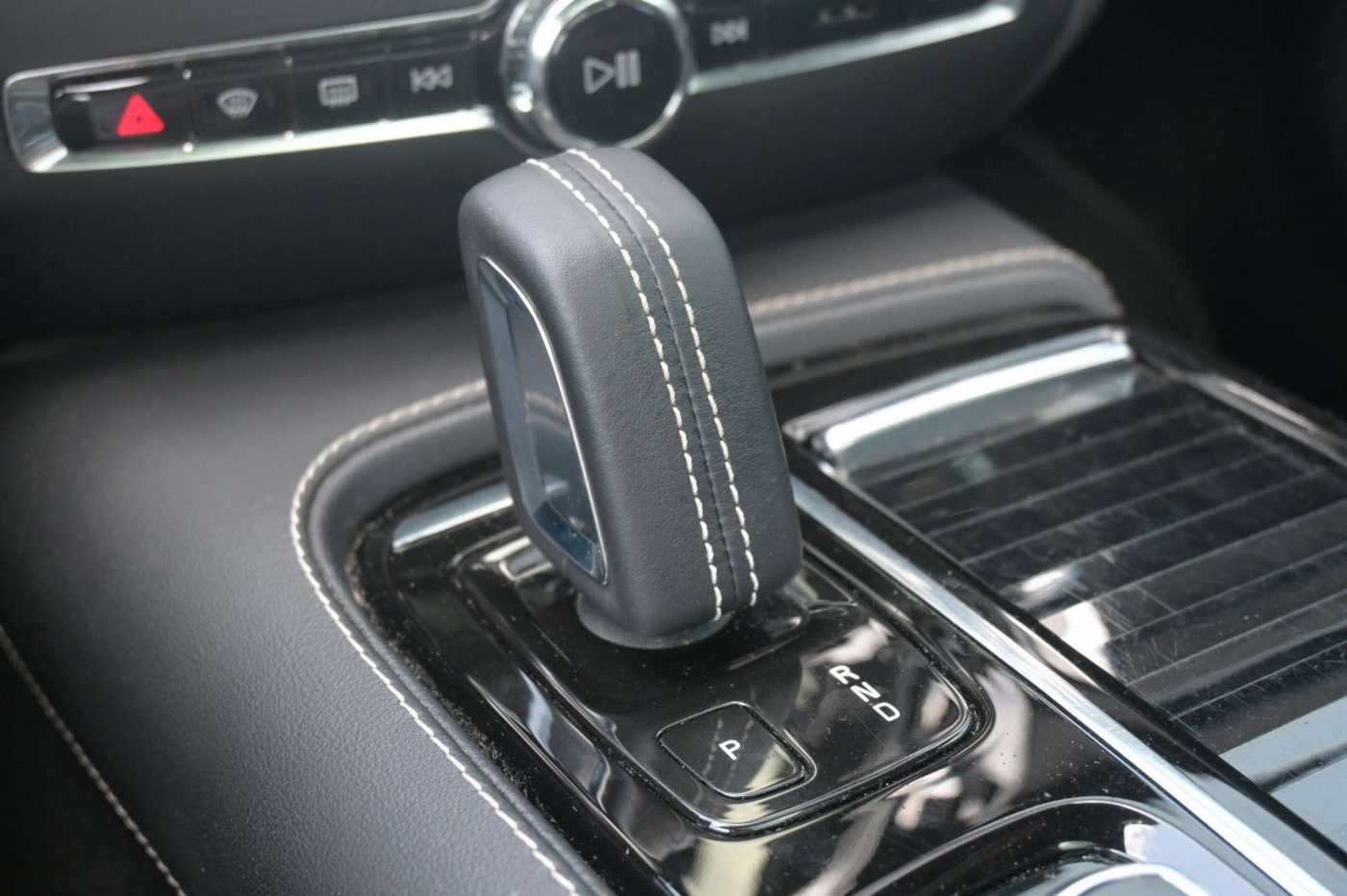 Volvo  Recharge T8 AWD R-Design*PANO*360°*H&K