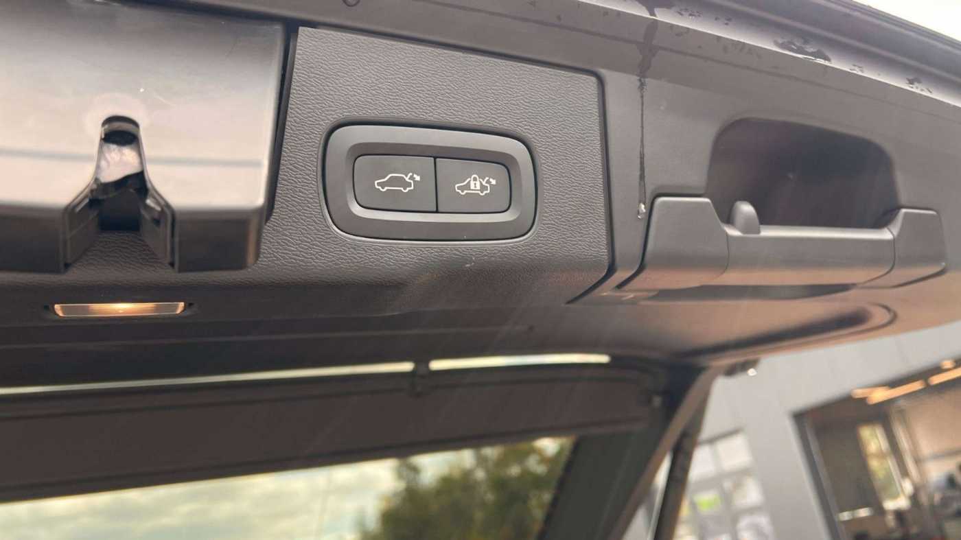 Volvo  T8AWD RC R Design MJ22*LUFT*PANO*360°HK*SHZ