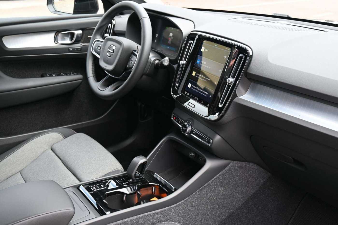 Volvo  B3 DKG Plus Dark*FSHZG*360°*AHK*AllSeason