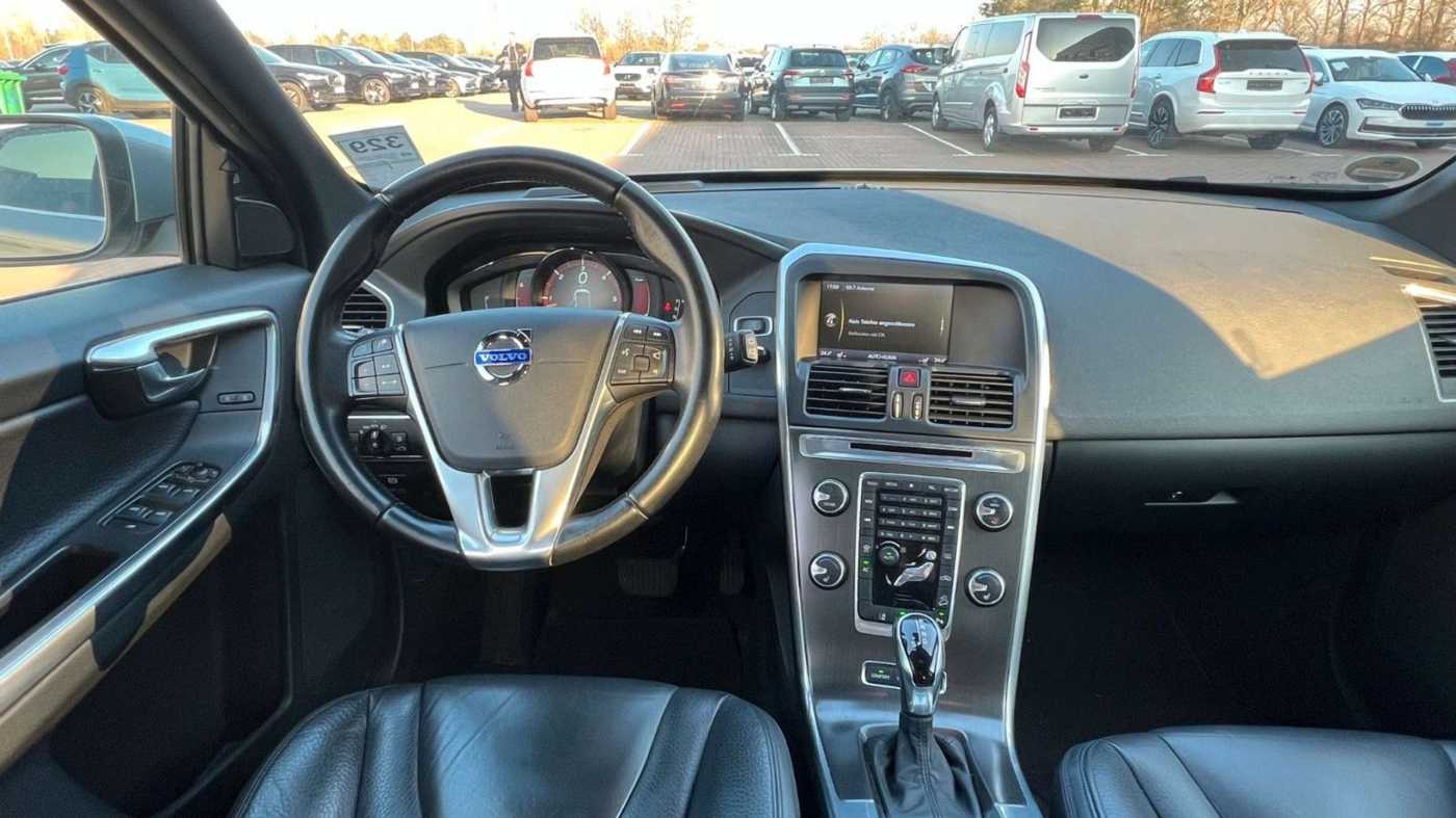 Volvo  Summum D5 AWD*Bi-Xenon*BLIS*DriverAlert*Fou