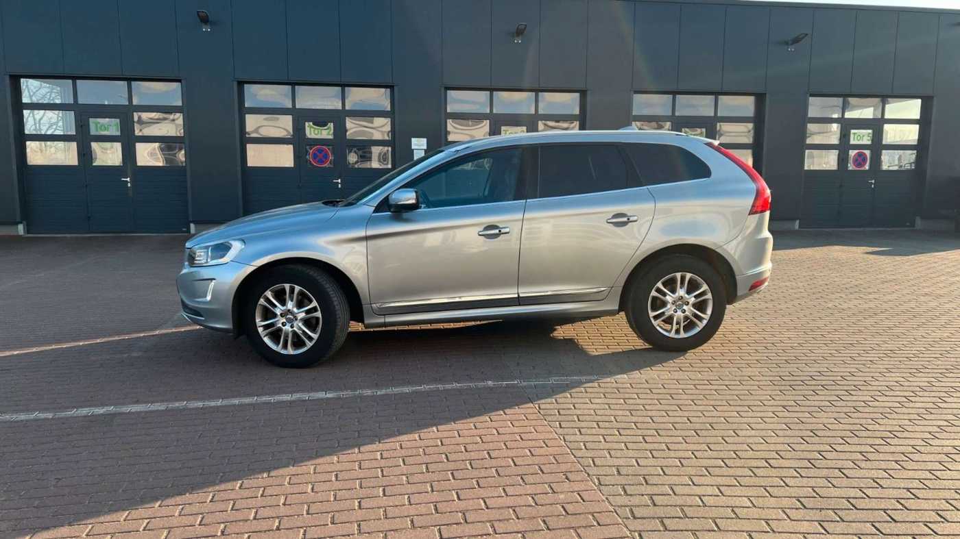 Volvo  Summum D5 AWD*Bi-Xenon*BLIS*DriverAlert*Fou