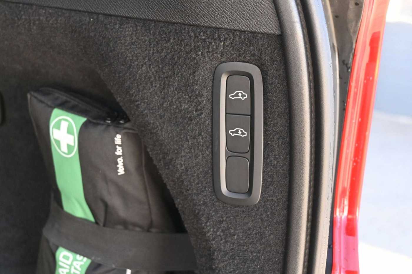 Volvo  D5 AWD R-Design*LUFT*7-Si*PANO*B&W*STHZ*HUD