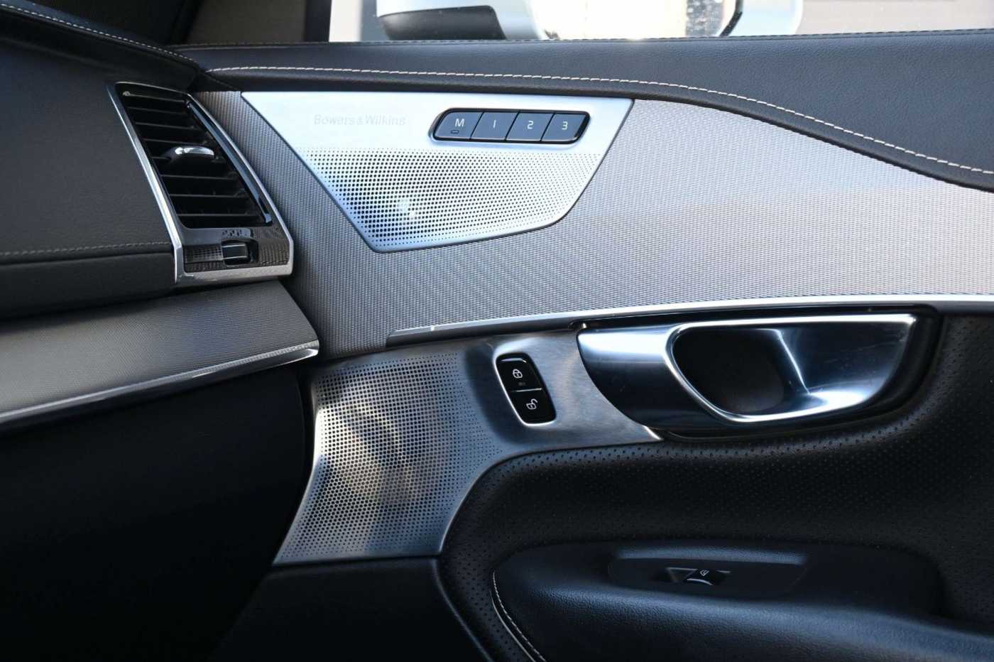 Volvo  D5 AWD R-Design*LUFT*7-Si*PANO*B&W*STHZ*HUD
