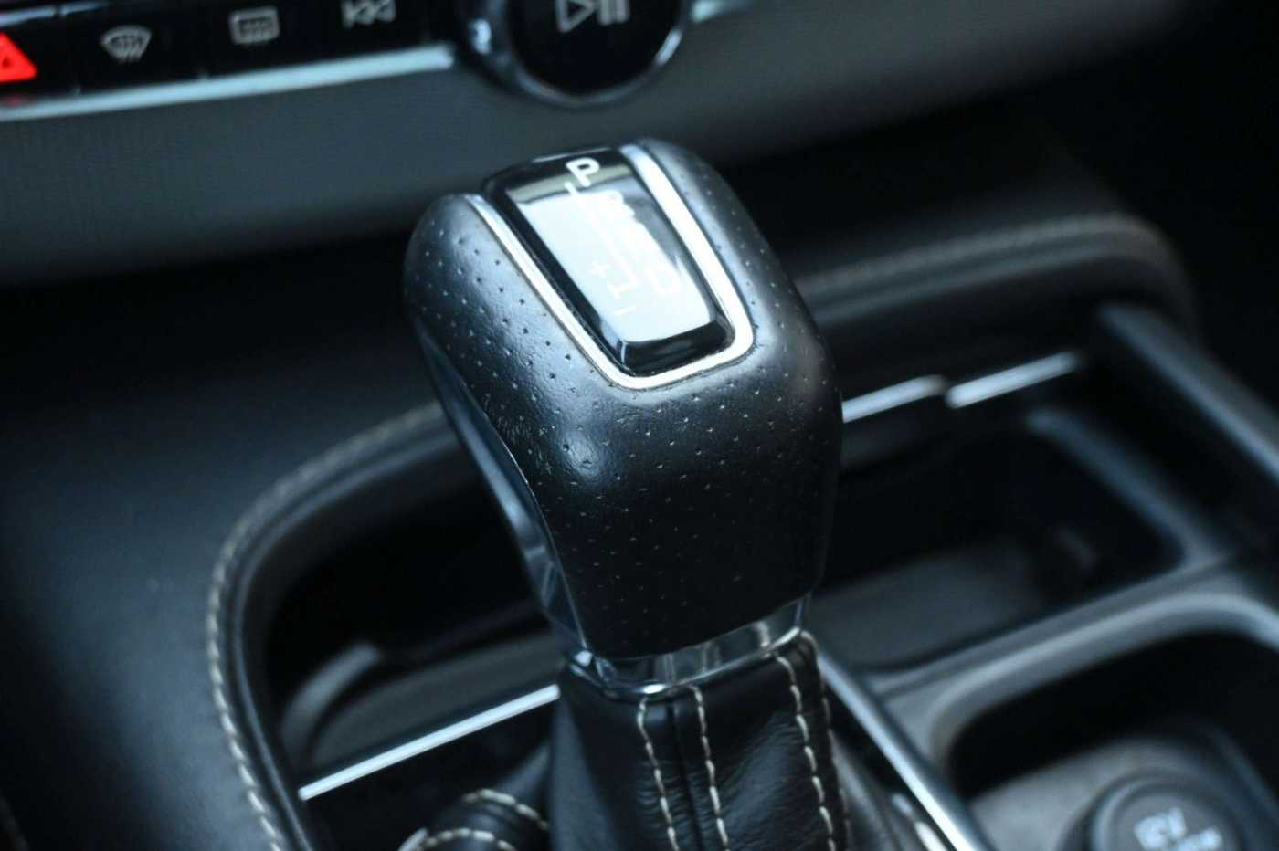 Volvo  D5 AWD R-Design*LUFT*7-Si*PANO*B&W*STHZ*HUD