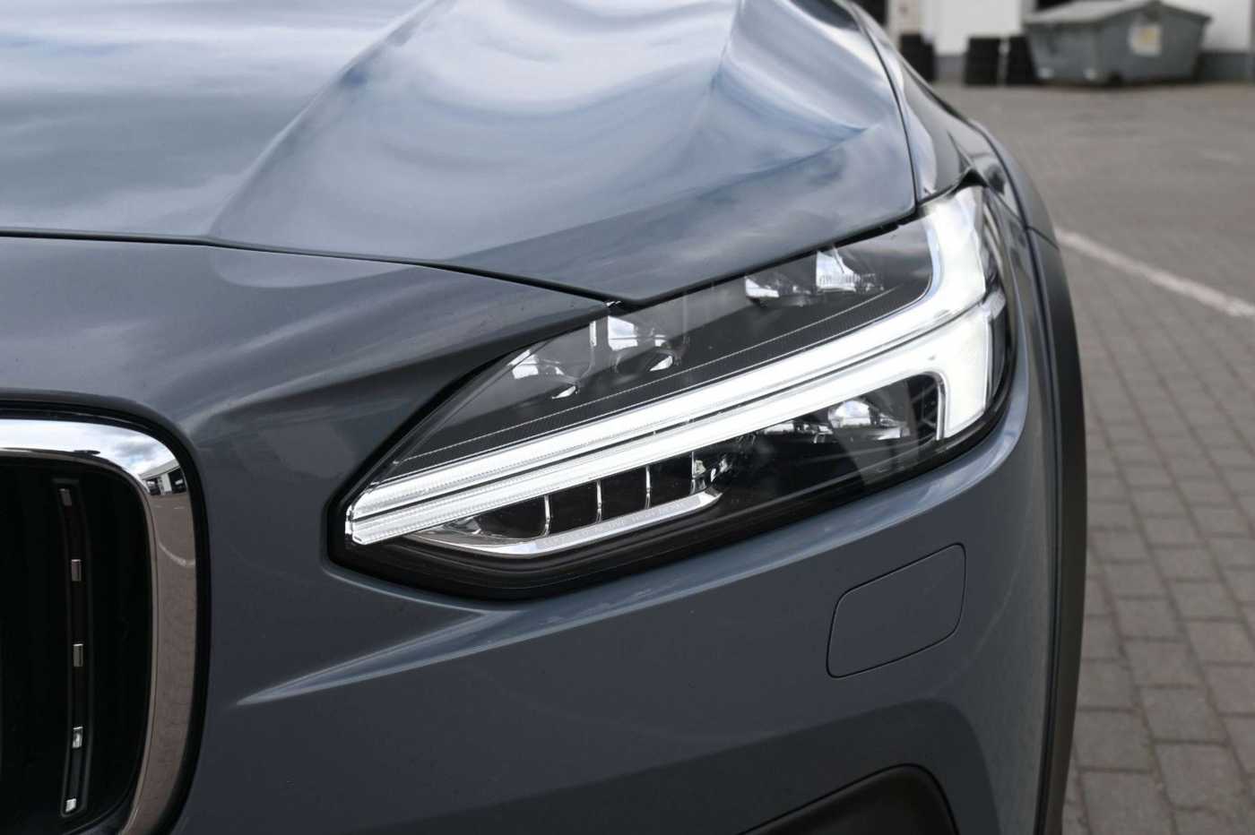 Volvo  V90CC B5 D AWD Pro*HuD*STDHZG*PANO*360°*ACC*AHK