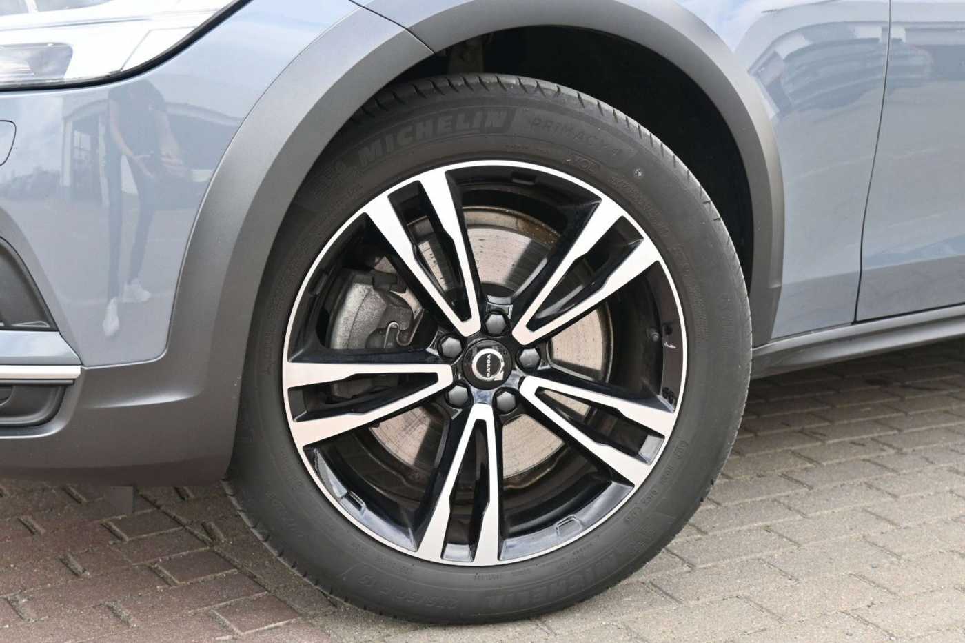 Volvo  V90CC B5 D AWD Pro*HuD*STDHZG*PANO*360°*ACC*AHK