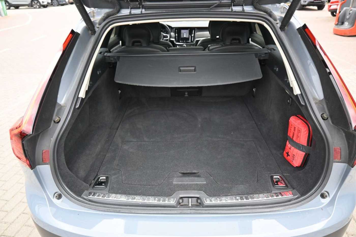 Volvo  V90CC B5 D AWD Pro*HuD*STDHZG*PANO*360°*ACC*AHK