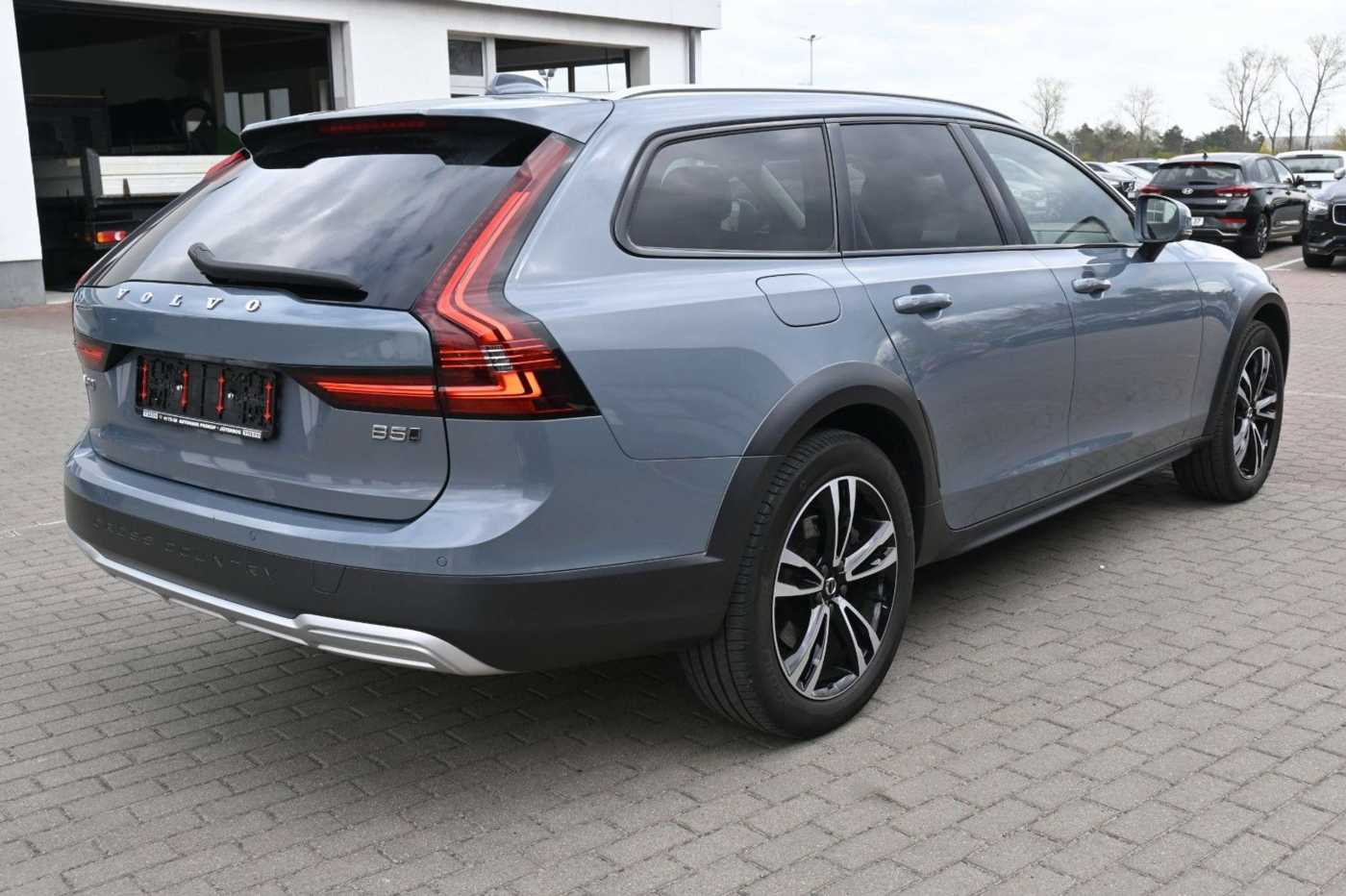 Volvo  V90CC B5 D AWD Pro*HuD*STDHZG*PANO*360°*ACC*AHK