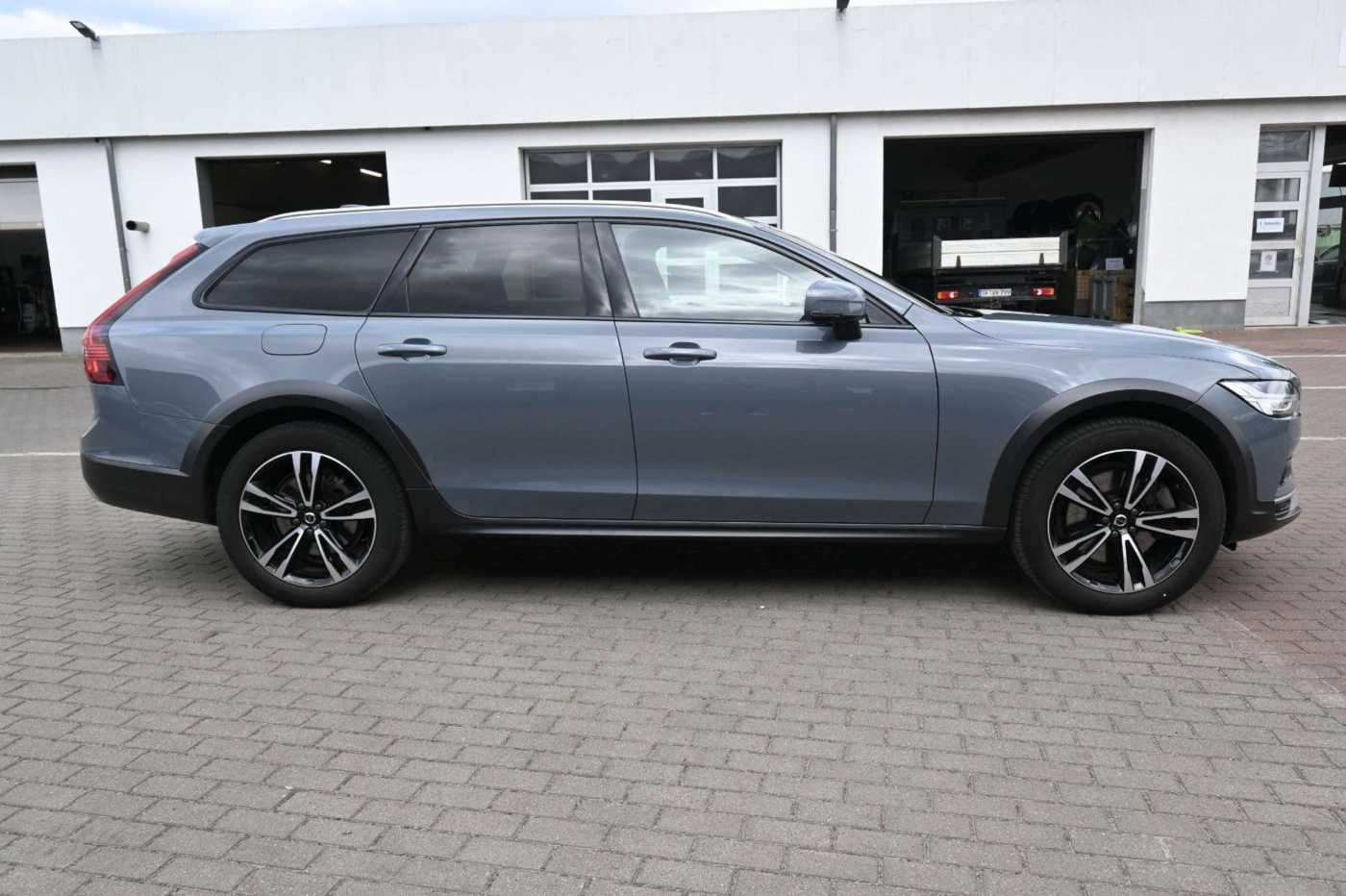 Volvo  V90CC B5 D AWD Pro*HuD*STDHZG*PANO*360°*ACC*AHK