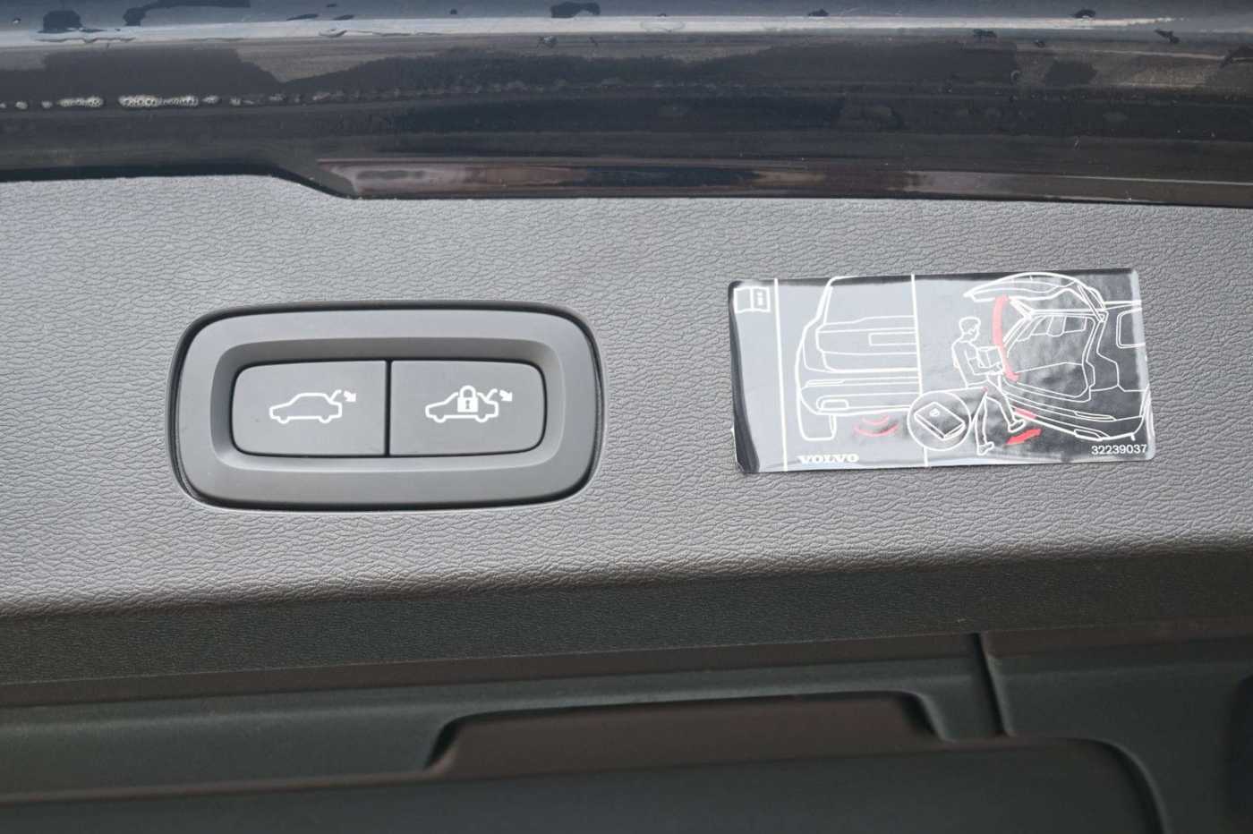 Volvo  Recharge T8 AWD R-Design*PANO*360°*H&K*AHK