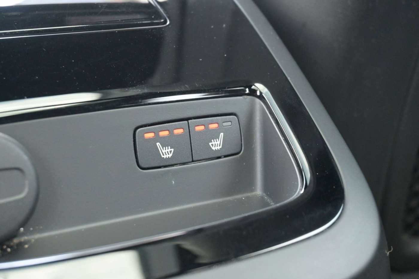 Volvo  Recharge T8 AWD R-Design*PANO*360°*H&K*AHK