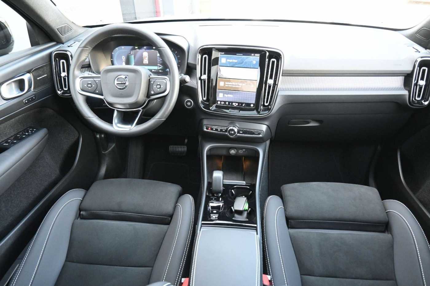 Volvo  B4 DKG Ultimate Dark*FSHZG*PANO*BLIS*ACC