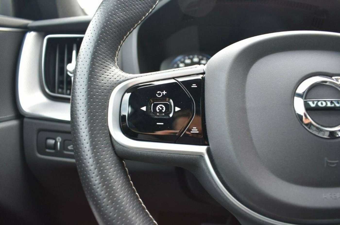 Volvo  T8 R-Design*AWD*RFK*Luft*LED*NAVI*Serv NEU