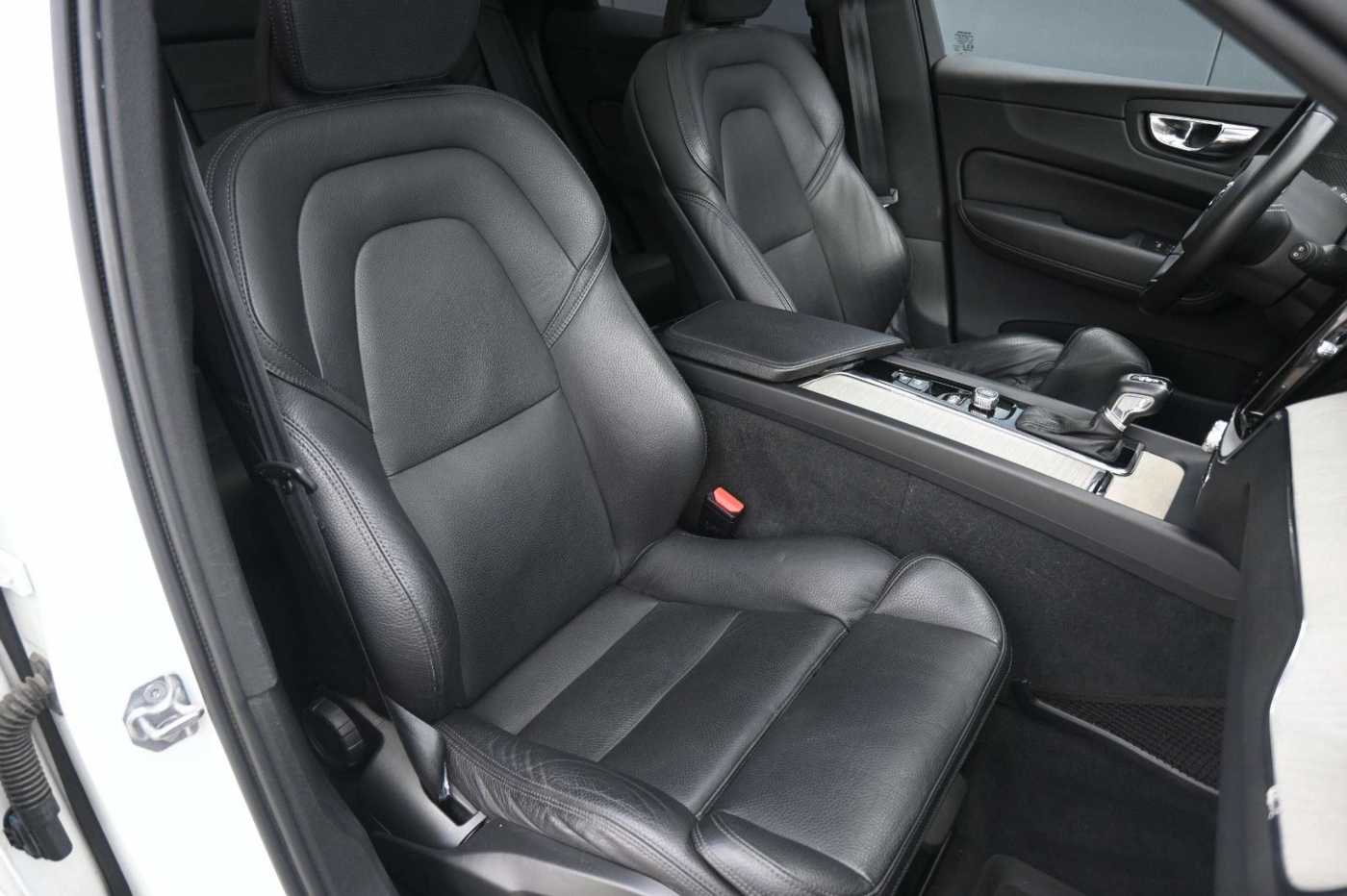 Volvo  D4 FWD Autom. Inscription*STDHZG*PANO*ACC*
