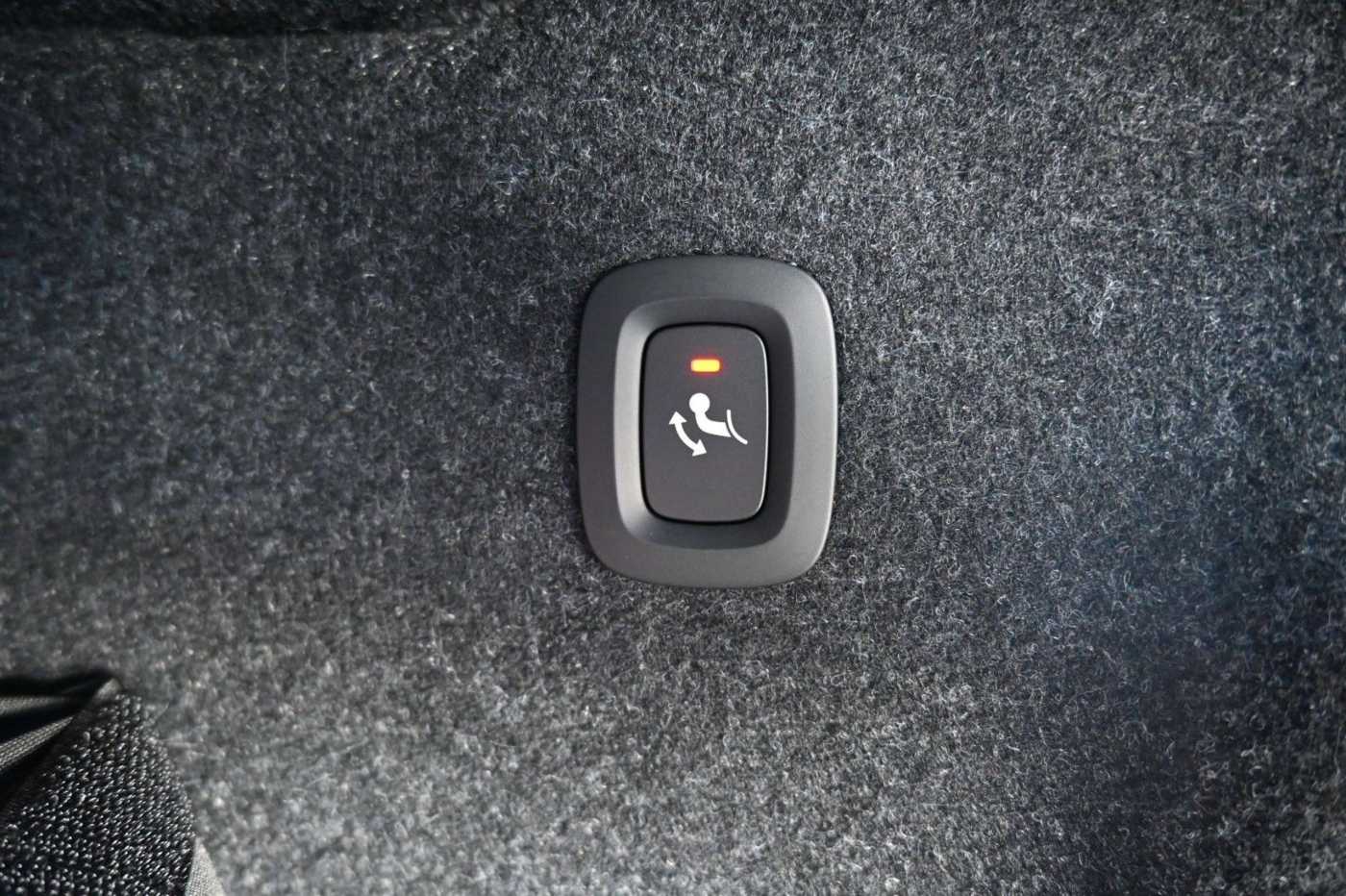 Volvo  B4 Plus Dark*RFK*FSHZG*BLIS*ACC*AHK*Allwett