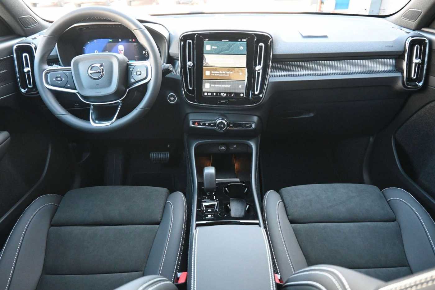 Volvo  B4 Plus Dark*RFK*FSHZG*BLIS*ACC*AHK*Allwett