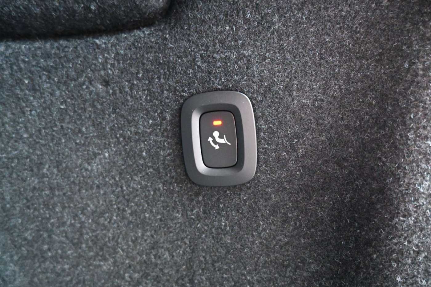 Volvo  B4 DKG Ultra Black Edition*FSHZG*360°*ACC