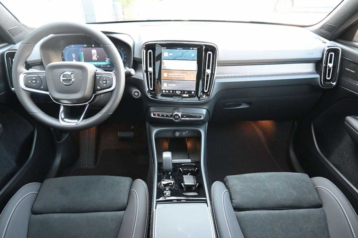 Volvo  B4 DKG Plus Black Edition*FSHZG*360°*ACC