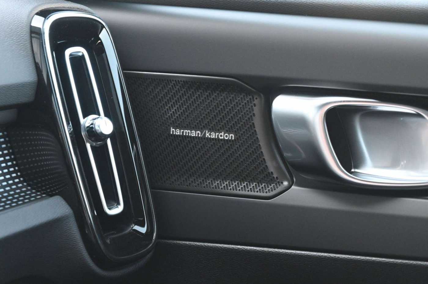 Volvo  B4 DKG Plus Black Edition*FSHZG*360°*ACC