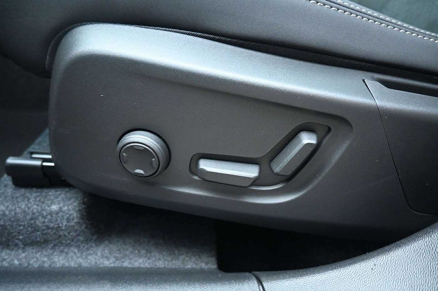 Volvo  B4 DKG Plus Black Edition*FSHZG*360°*ACC