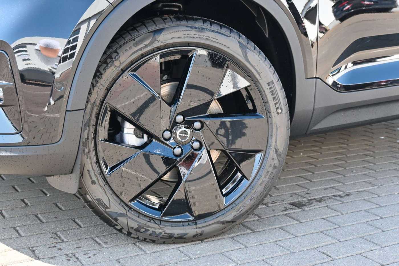 Volvo  B4 DKG Plus Black Edition*FSHZG*360*ACC*AHK