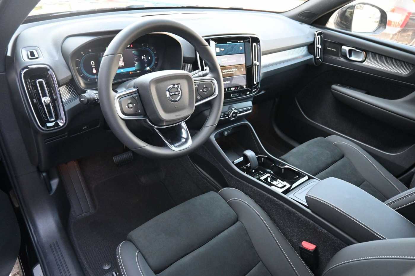 Volvo  B4 DKG Plus Black Edition*FSHZG*360*ACC*AHK