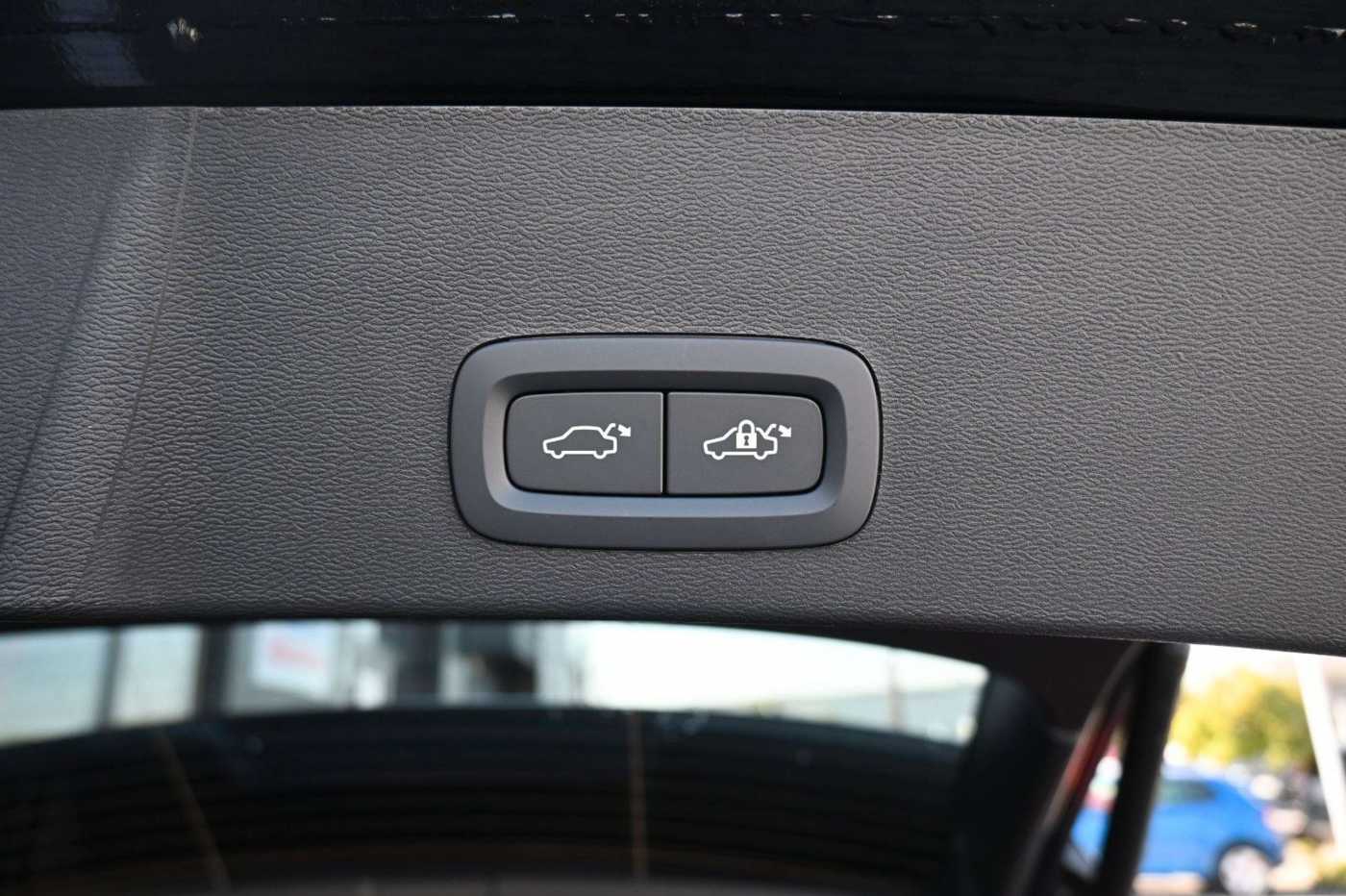 Volvo  B4 DKG Plus Black Edition*FSHZG*360*ACC*AHK