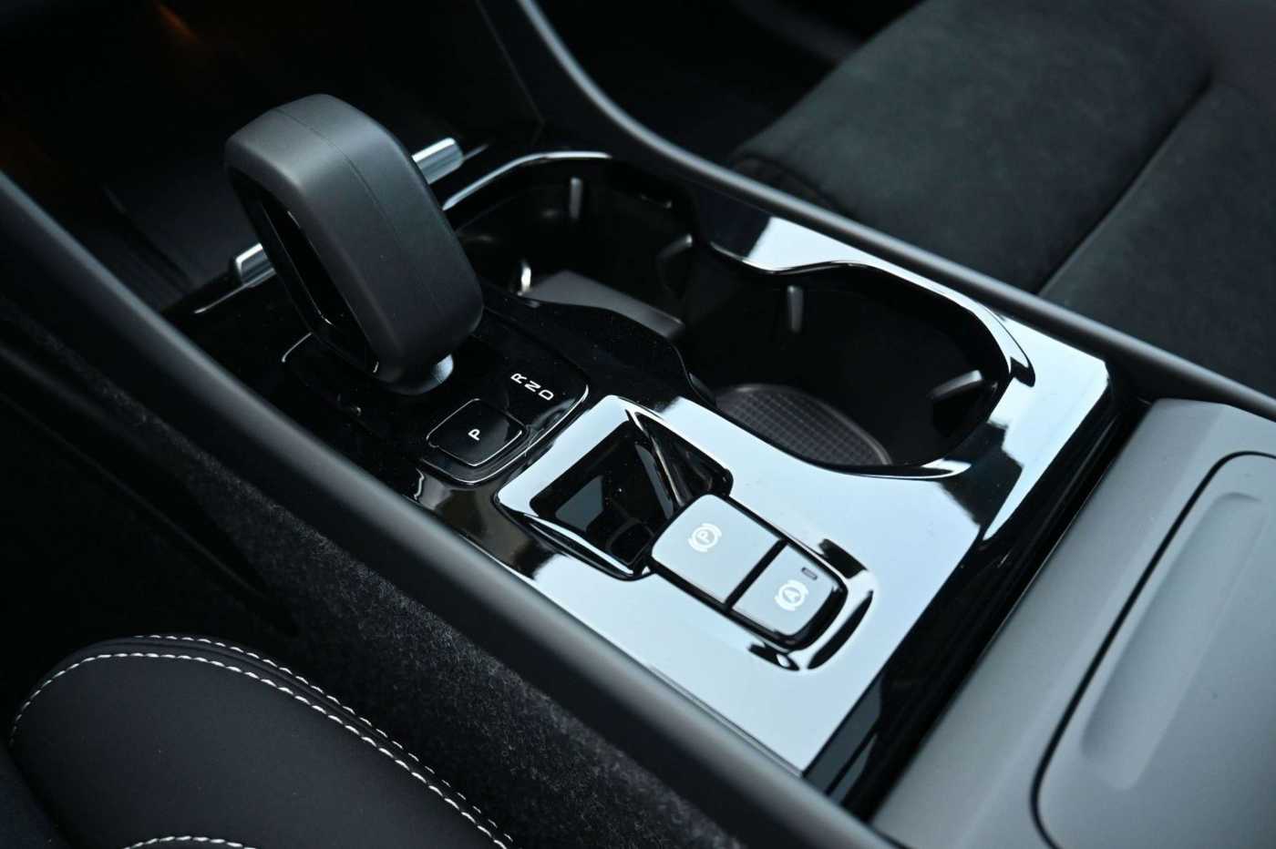 Volvo  B4 DKG Plus Black Edition*FSHZG*360*ACC*AHK