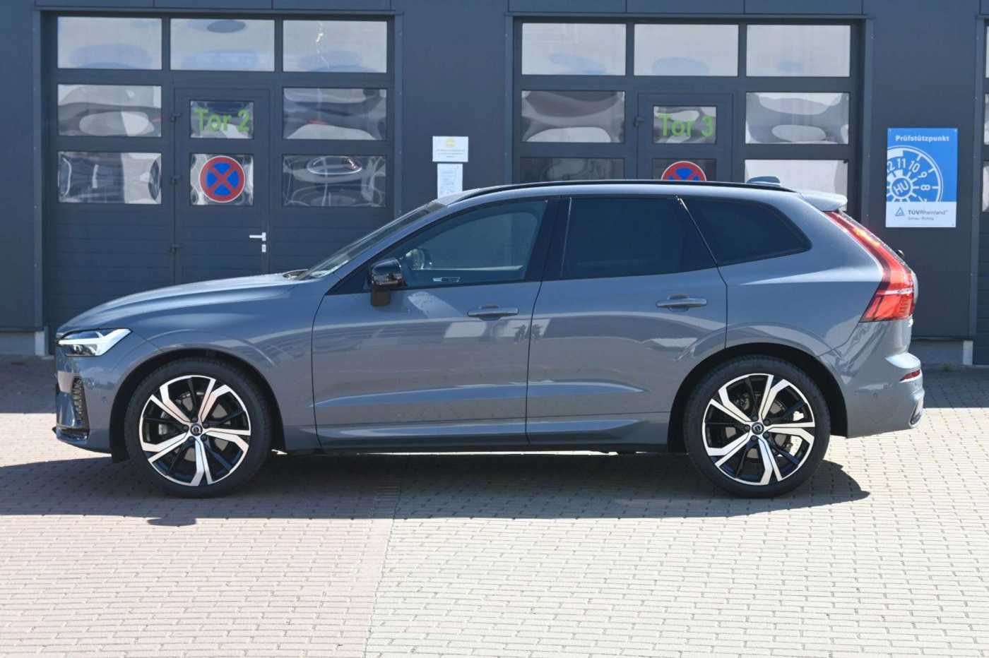 Volvo  B4 AWD Ultimate Dark*LED*PANO*LUFT*STHZ*H&K
