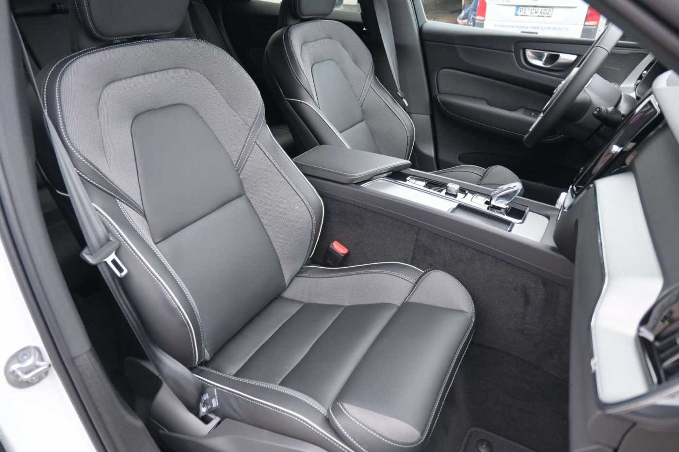 Volvo  B4 B Autom. Plus Dark*STDHZG*BLIS*ACC*AHK