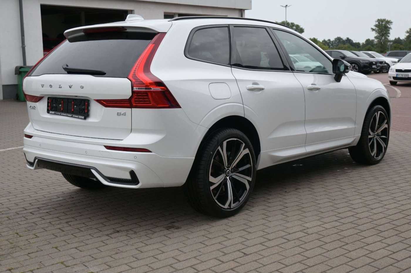 Volvo  B4 B Autom. Plus Dark*STDHZG*BLIS*ACC*AHK