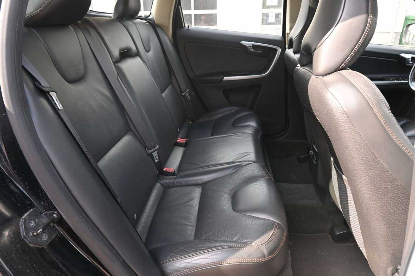 Volvo  D5 AWD AUT*Summum*PANO*BLIS*DYNAUDIO*AHK