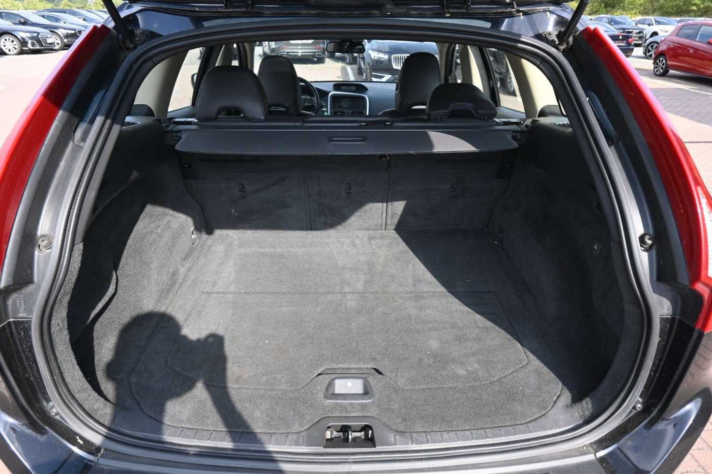 Volvo  D5 AWD AUT*Summum*PANO*BLIS*DYNAUDIO*AHK