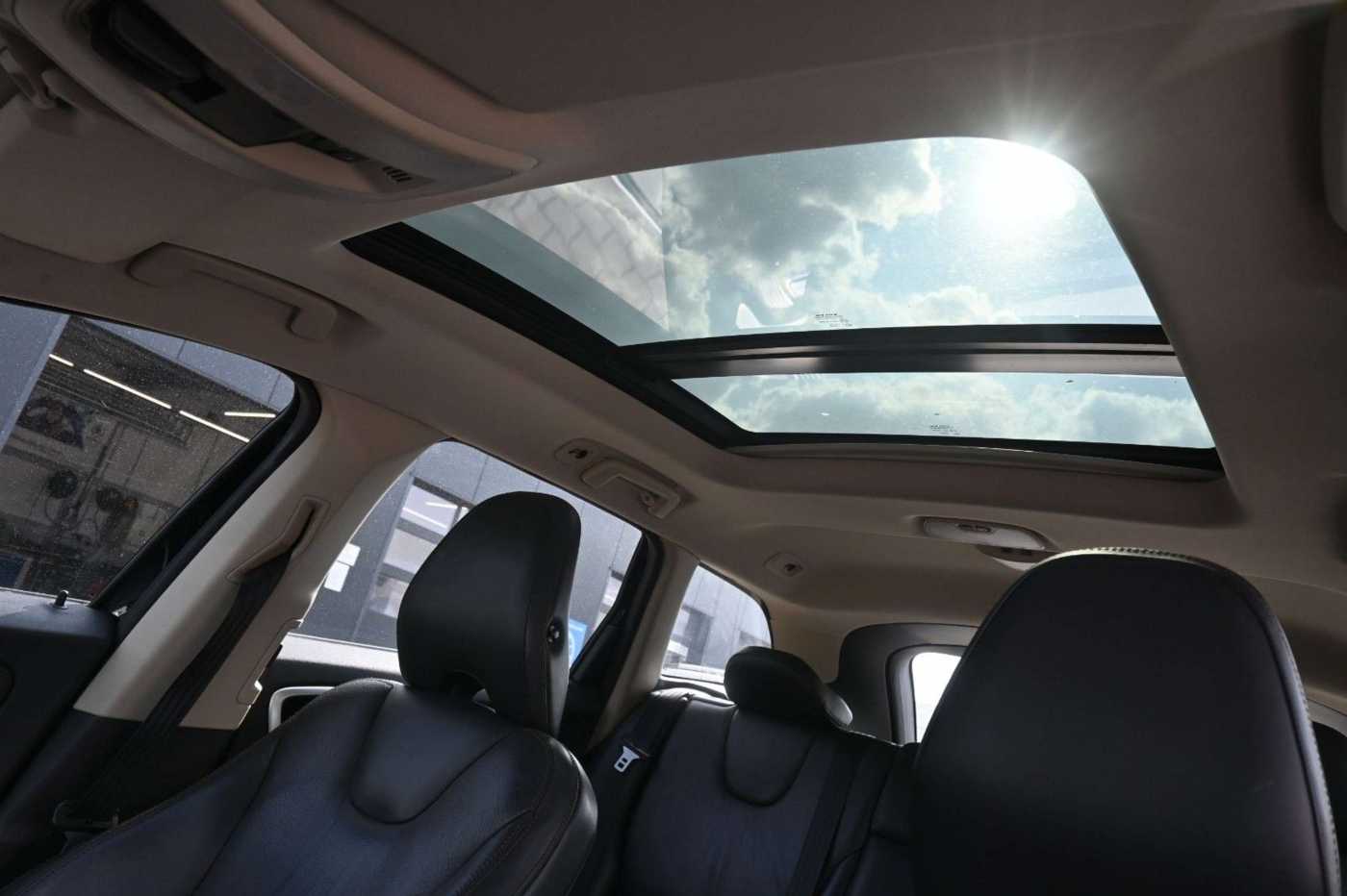 Volvo  D5 AWD AUT*Summum*PANO*BLIS*DYNAUDIO*AHK