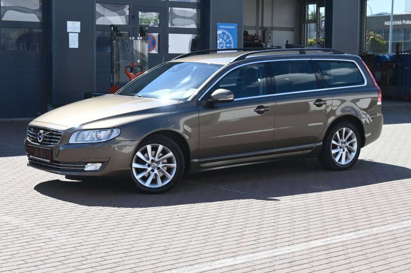 Volvo  D4 Schalter Classic*NAVI*STHZ*
