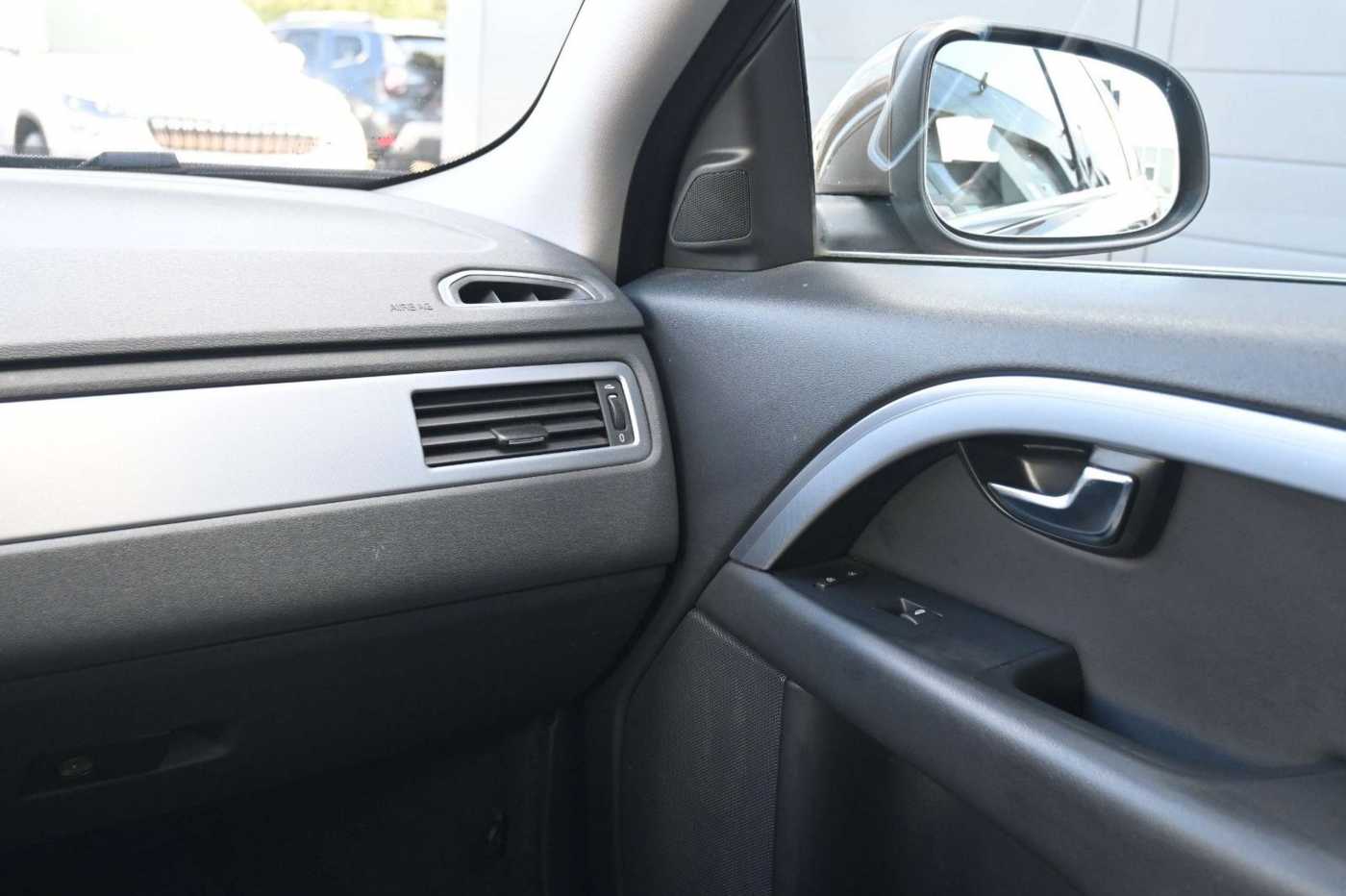 Volvo  D4 Schalter Classic*NAVI*STHZ*