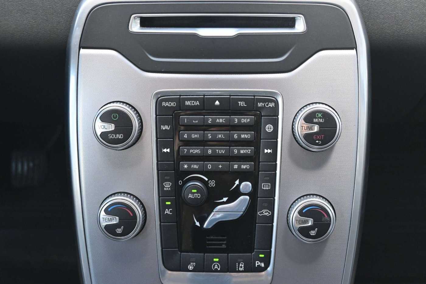 Volvo  D4 Schalter Classic*NAVI*STHZ*