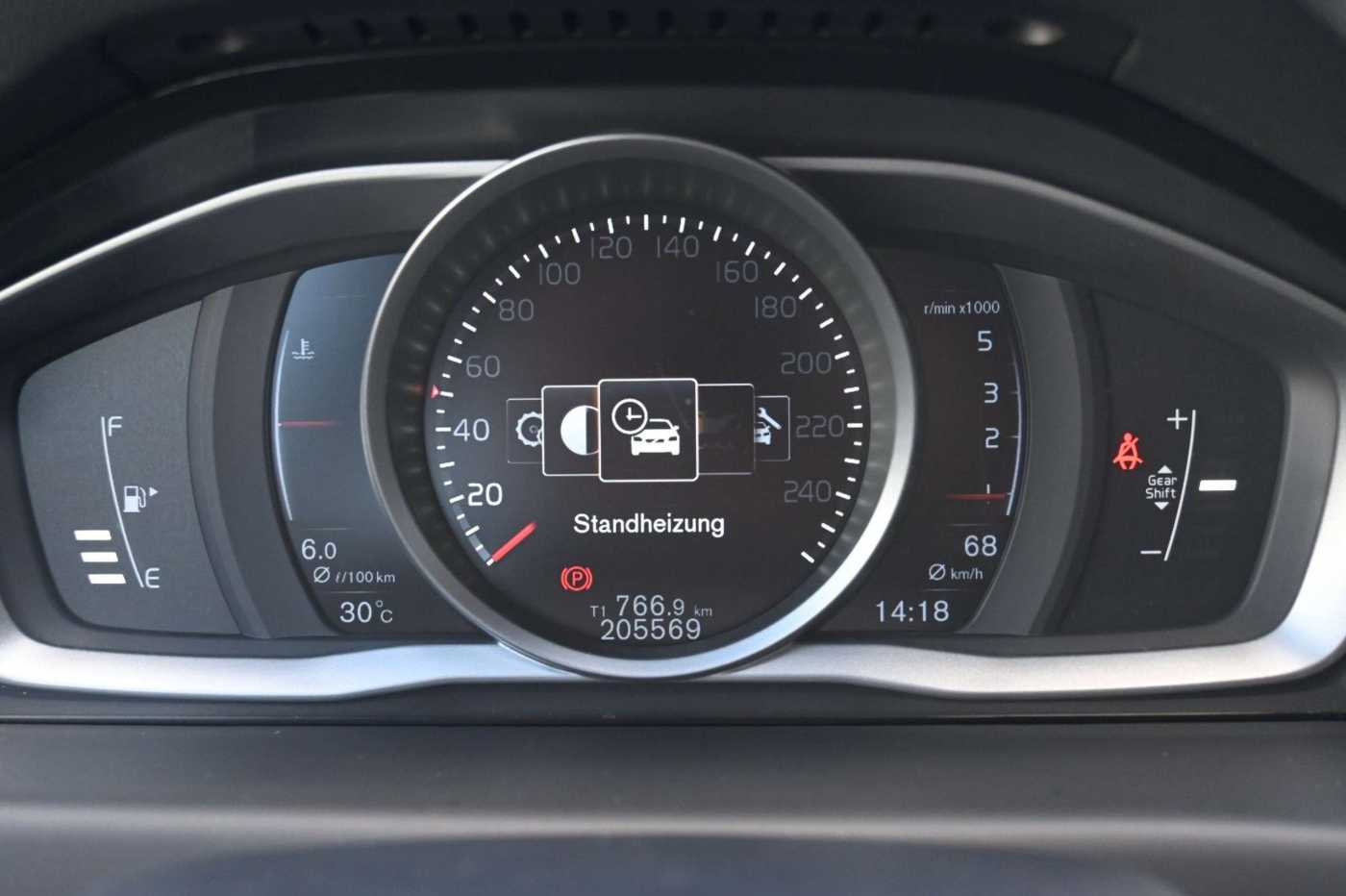 Volvo  D4 Schalter Classic*NAVI*STHZ*