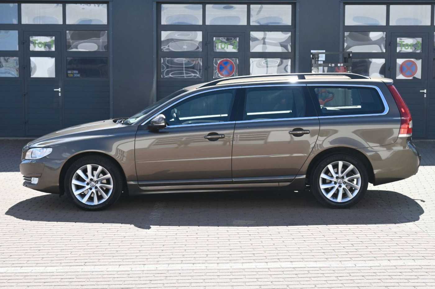 Volvo  D4 Schalter Classic*NAVI*STHZ*