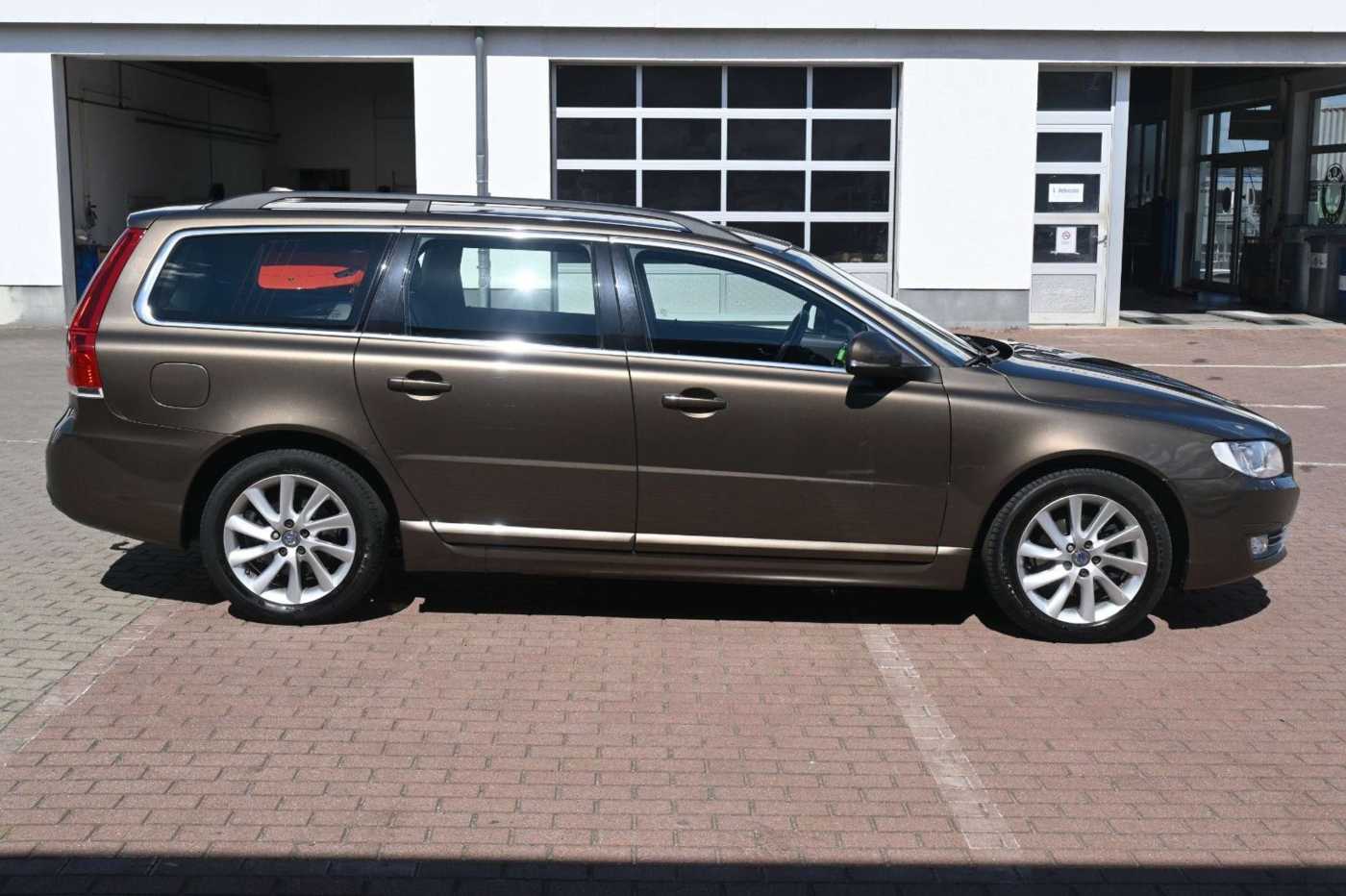 Volvo  D4 Schalter Classic*NAVI*STHZ*