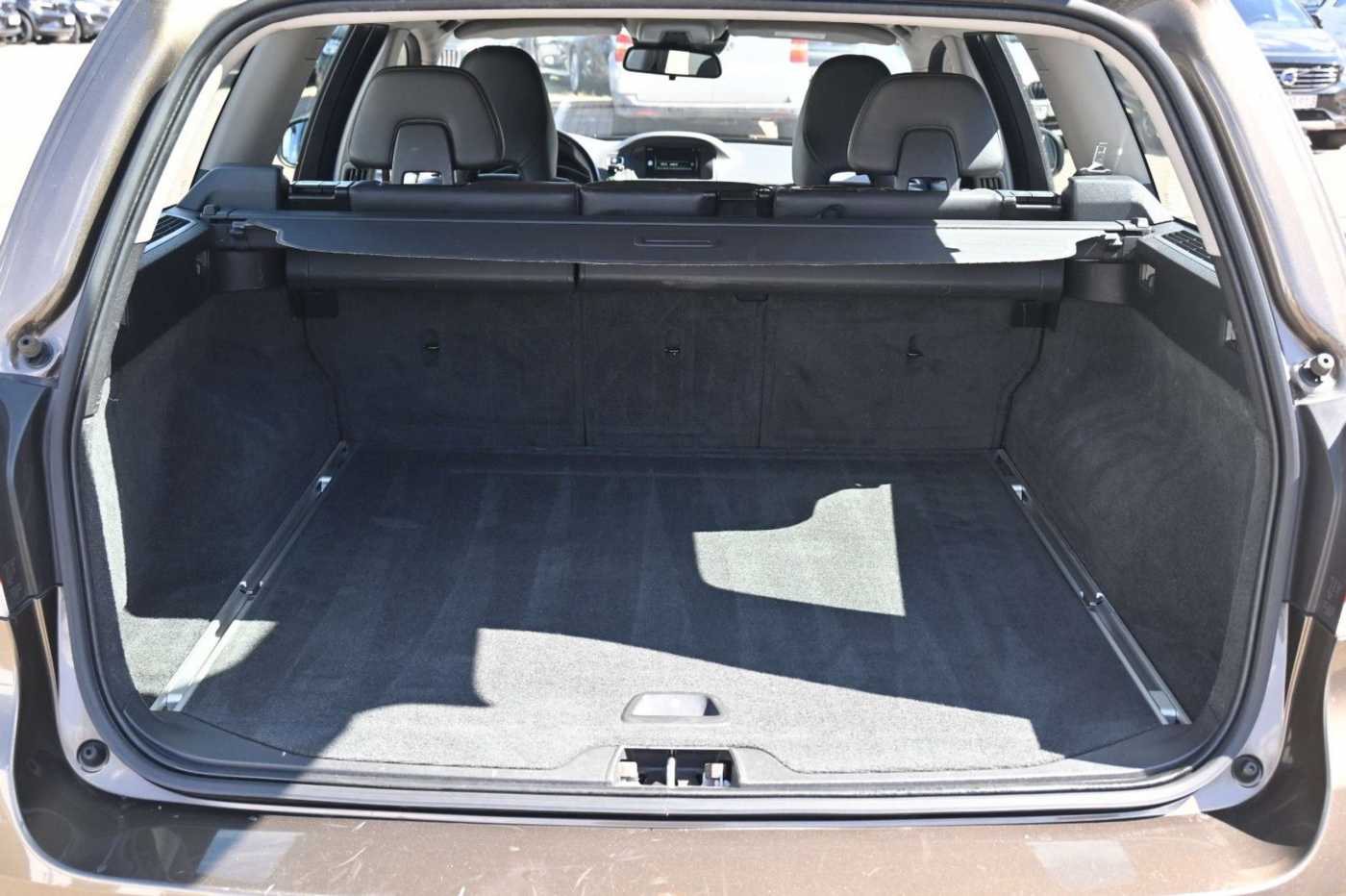 Volvo  D4 Schalter Classic*NAVI*STHZ*