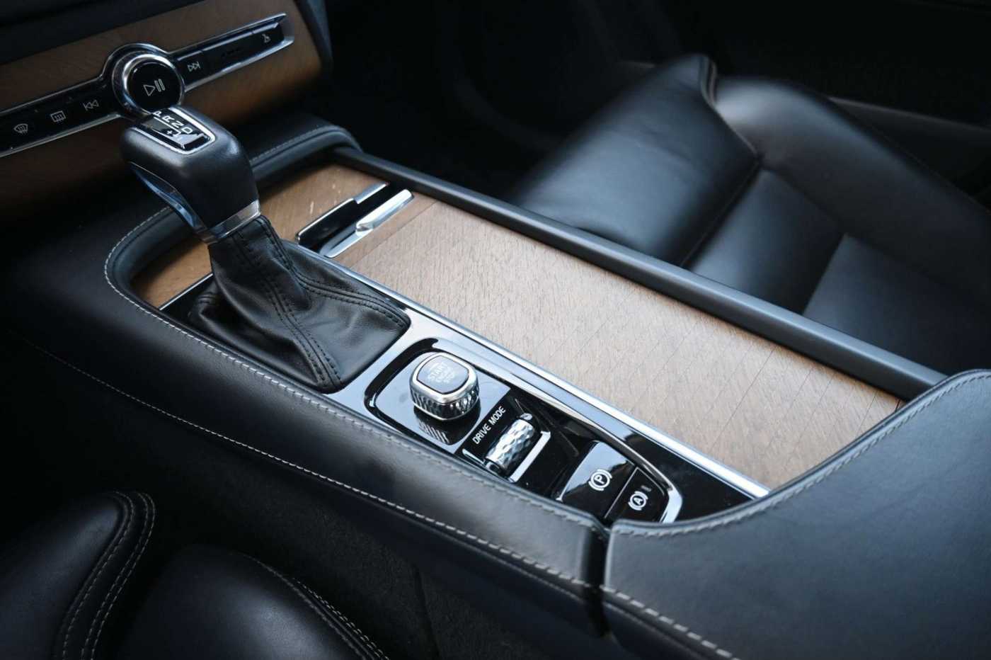 Volvo  D5 AWD Autom. Inscription*LUFT*PANO*AHK
